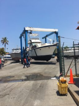 
										HATTERAS MOTOR YATCHS 43 full									