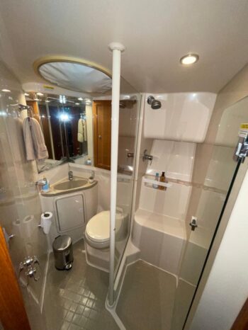 
								RIVIERA FLYBRIDGE 42 full									