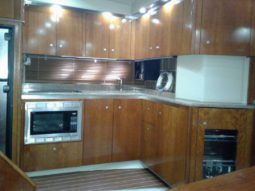 
										CRUISERS YACHTS 46 full									