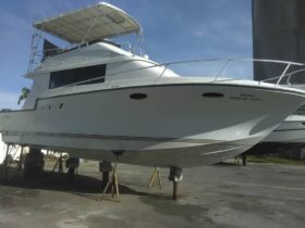 LUHRS MOTOR YACHTS 37