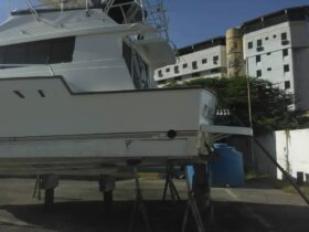 LUHRS MOTOR YACHTS 37