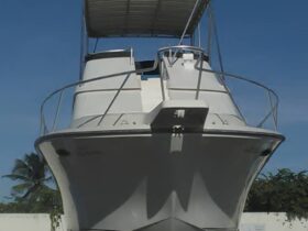 LUHRS MOTOR YACHTS 37