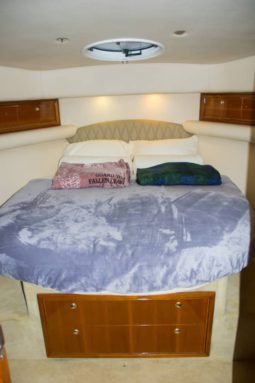 
										RIVIERA FLYBRIDGE 40 full									