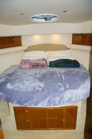 
								RIVIERA FLYBRIDGE 40 full									