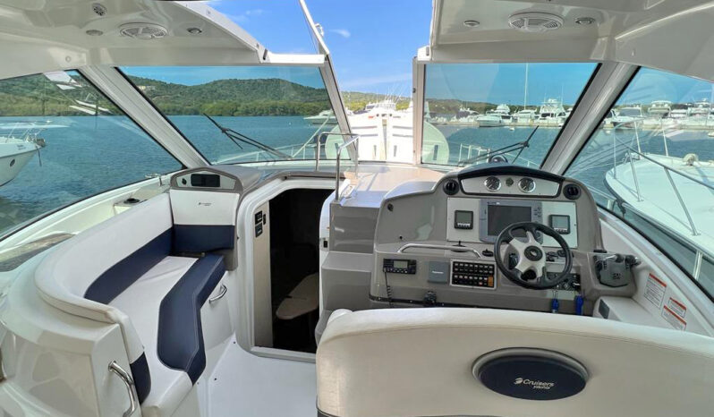 
								CRUISERS YACHTS COUPE 42 full									