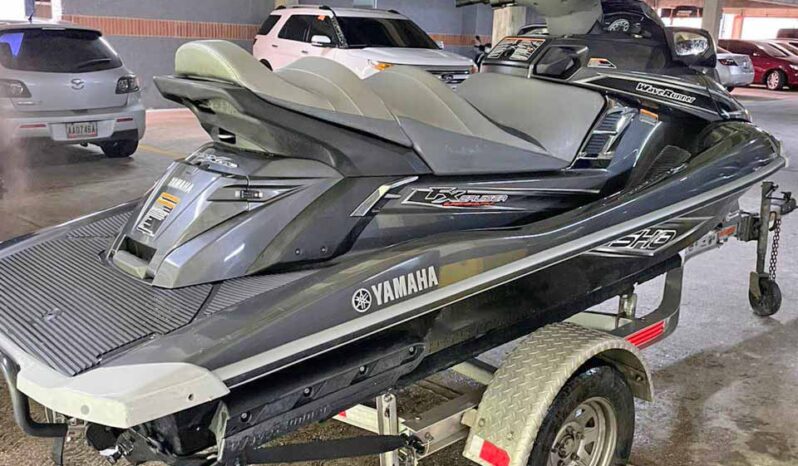 
								MOTO YAMAHA WAVE RUNNER FX CRUISER full									