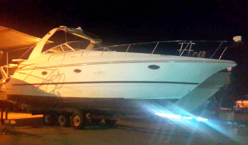 
								CRUISERS YACHTS 3672 EXPRESS 40 full									