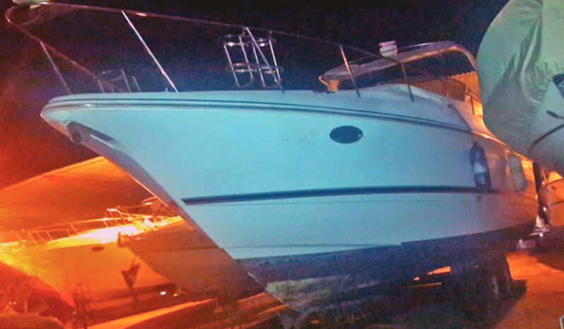 
								CRUISERS YACHTS 3672 EXPRESS 40 full									