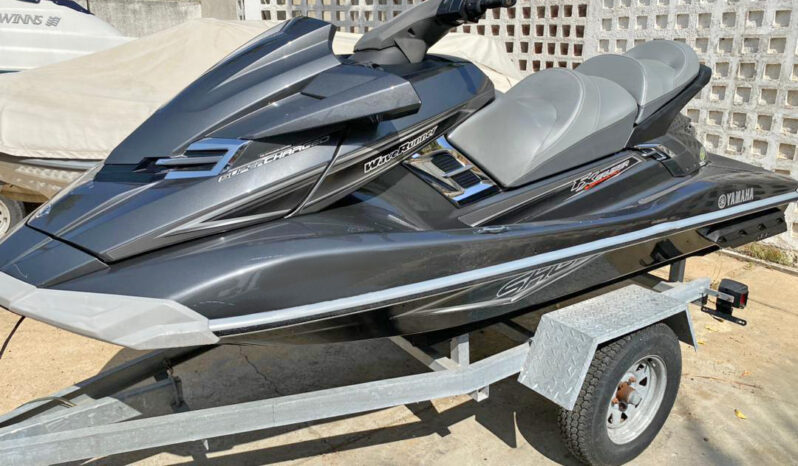 
								MOTO YAMAHA WANE RUNNER full									