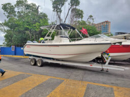 
										BOSTON WHALER BOAT 260 OUTRANGE 26 full									