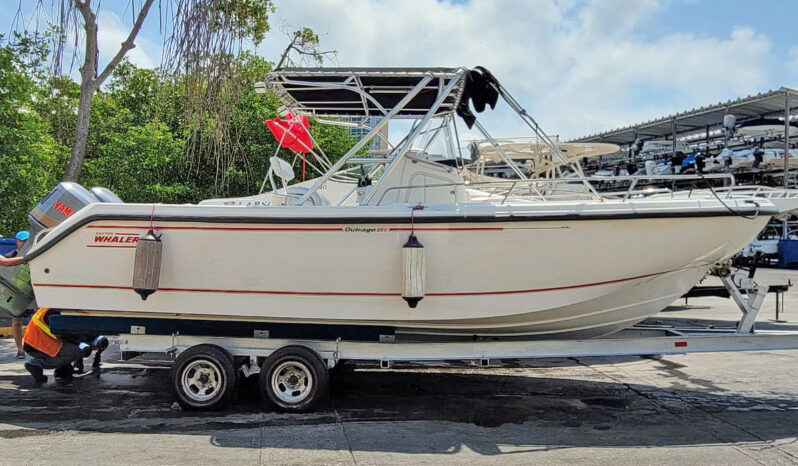 
								BOSTON WHALER BOAT 260 OUTRANGE 26 full									