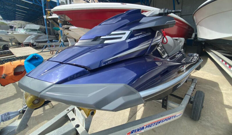 
								MOTO YAMAHA WAVE RUNNER SUPERCHARGED full									