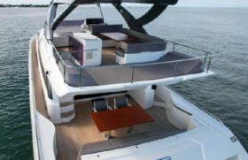 FERRETTI MOTOR YACHTS 700 70