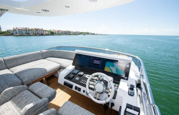 
								AZIMUT 66 full									