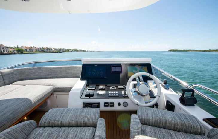 
								AZIMUT 66 full									