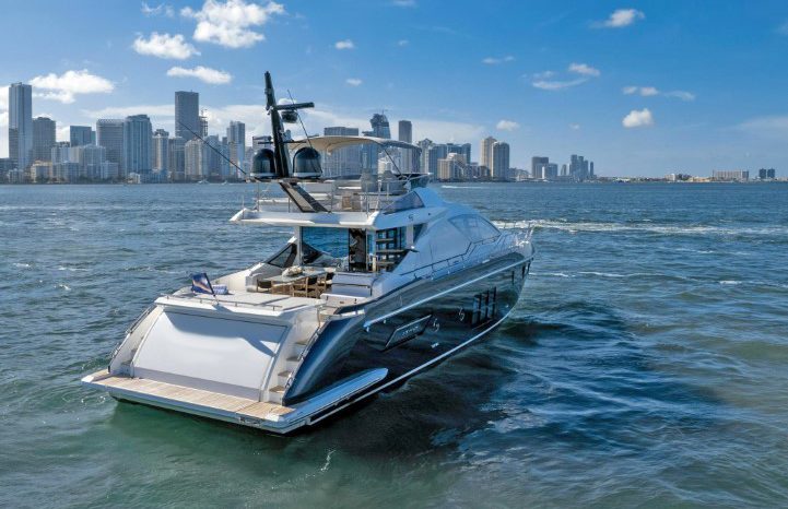 
								AZIMUT S 70 full									