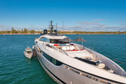 
										COLUMBUS YACHTS S HYBRID 40 full									