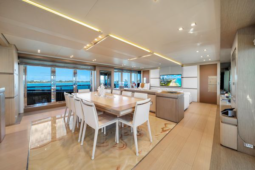 
										COLUMBUS YACHTS S HYBRID 40 full									