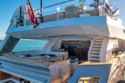 
										COLUMBUS YACHTS S HYBRID 40 full									