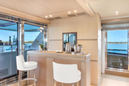 
										COLUMBUS YACHTS S HYBRID 40 full									