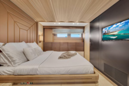 
										COLUMBUS YACHTS S HYBRID 40 full									