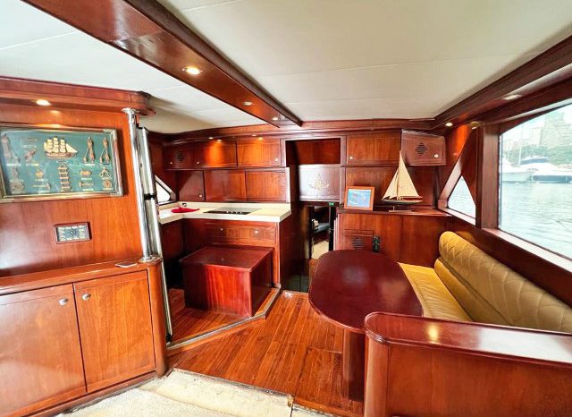 
								HATTERAS CONVERTIBLE 53 full									