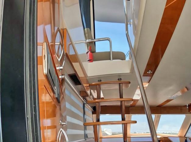 
								MARITIMO FLYBRIDGE 52 full									