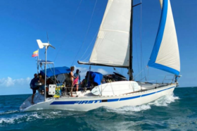 VELERO BENETEAUR FIRTS 35