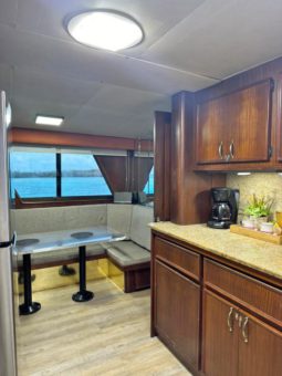 
										HATTERAS MOTOR YACHTS 72 full									