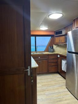 
										HATTERAS MOTOR YACHTS 61 full									