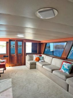 
										HATTERAS MOTOR YACHTS 72 full									