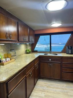 
										HATTERAS MOTOR YACHTS 61 full									