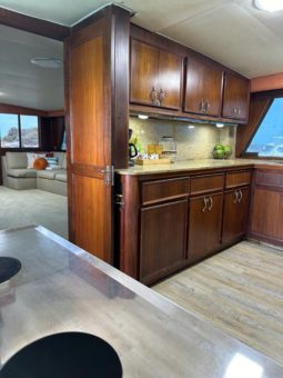 
										HATTERAS MOTOR YACHTS 61 full									