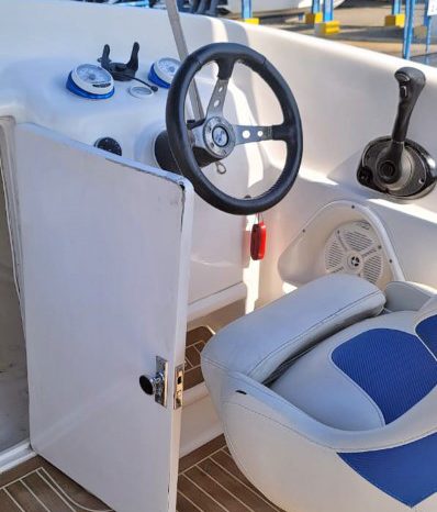 
								COMMANDER ATOMIC BOAT 24 full									