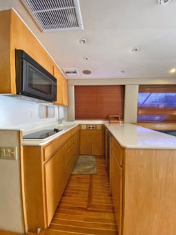 
										HATTERAS CONVERTIBLE 50 full									