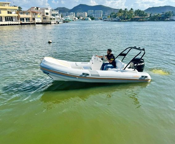 
								DINGHY CARIBE DELUXE 15 full									