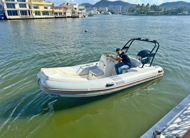 
								DINGHY CARIBE DELUXE 15 full									