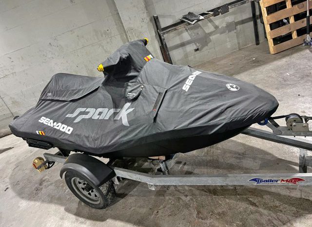 
								MOTO SEADOO SPARK full									