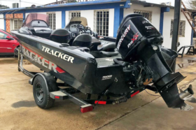 TRACKER BOATS 18