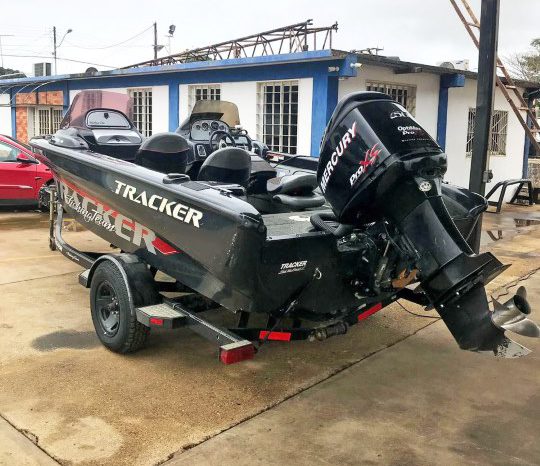 
								TRACKER BOATS 18 full									