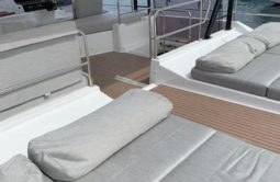 
										FOUNTAINE PAJOT POWER 64 full									