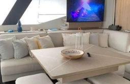 
										FOUNTAINE PAJOT POWER 64 full									