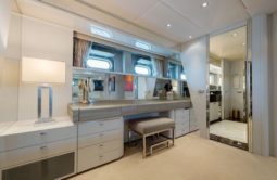 
										OCEANCO RAISED PILOTHOUSE 126 full									