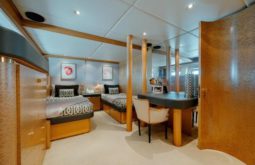 
										OCEANCO RAISED PILOTHOUSE 126 full									