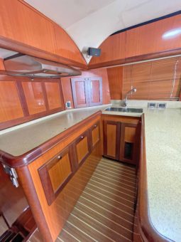 
										LUHRS 41 full									