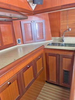 
										LUHRS 41 full									
