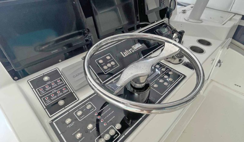 
								LUHRS 41 full									