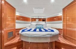 
										RIVIERA ENCLOSED BRIDGE 51 full									