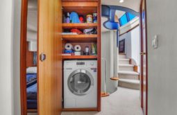 
										AZIMUT E 65 full									