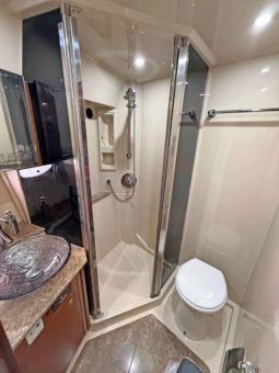 
										CRUISERS YACHTS 447 44 full									